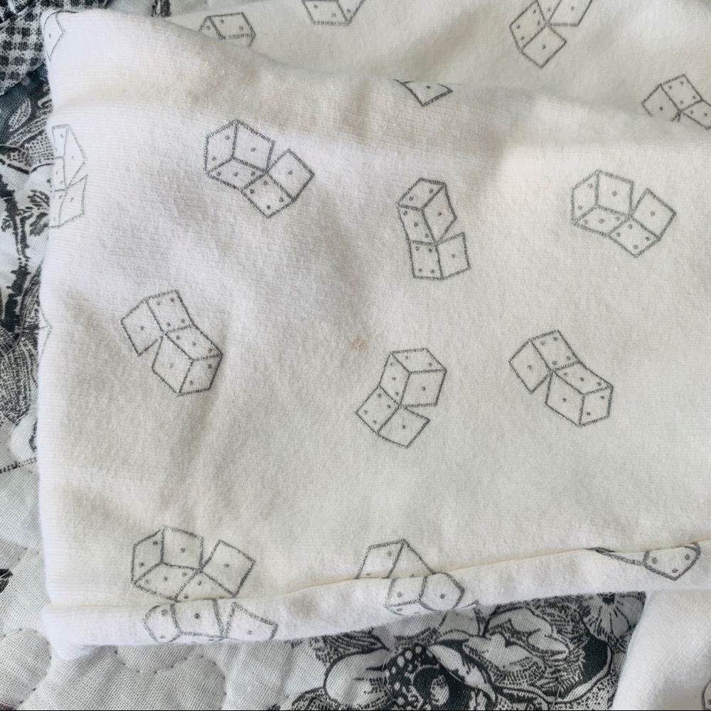 π² π Cute Used Sweater with Dice Patern - Picture 4 of 10
